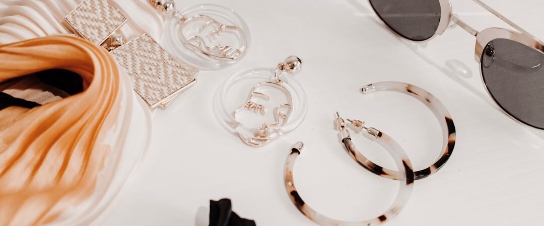 How to accessorize an outfit: the rules stylists actually use