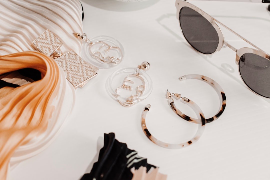 How to accessorize an outfit: the rules stylists actually use