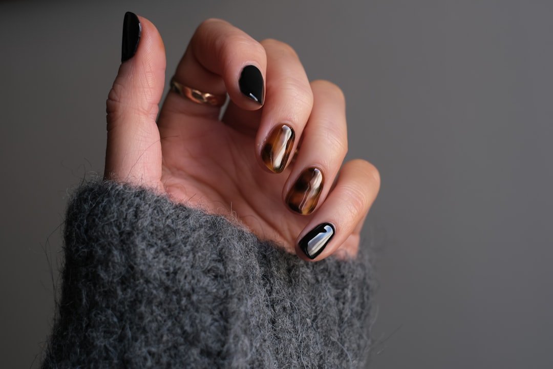 Fall nail ideas: warm tones and designs everyone will ask about